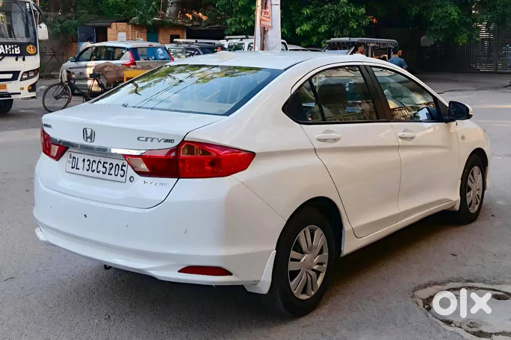 honda city (2015) 1.5 SV i-VTEC MT - Image 4